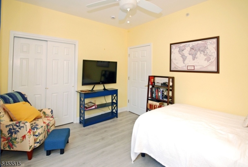 Guest/2nd Bedroom