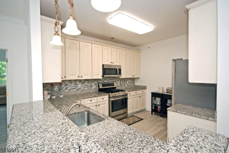 Bright & Shiny Kitchen