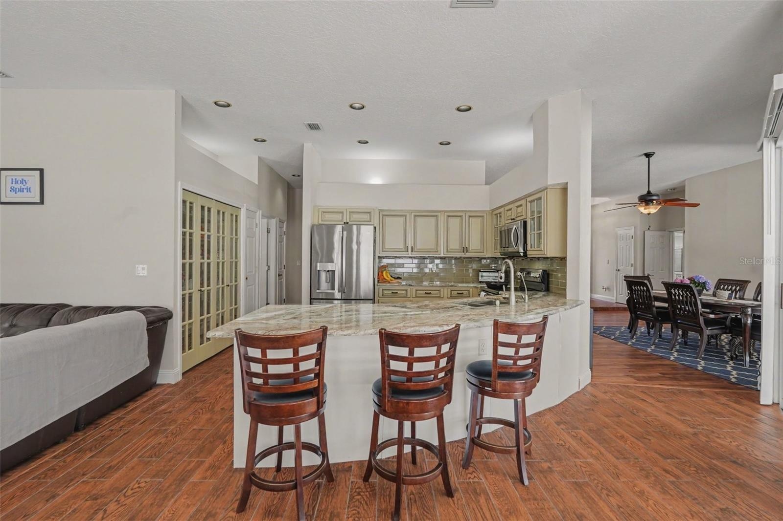 Kitchen/Breakfast Bar