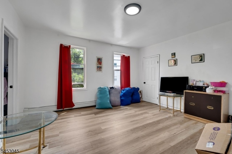 Livingroom  2R