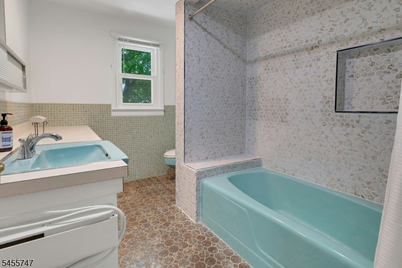 2nd floor bath