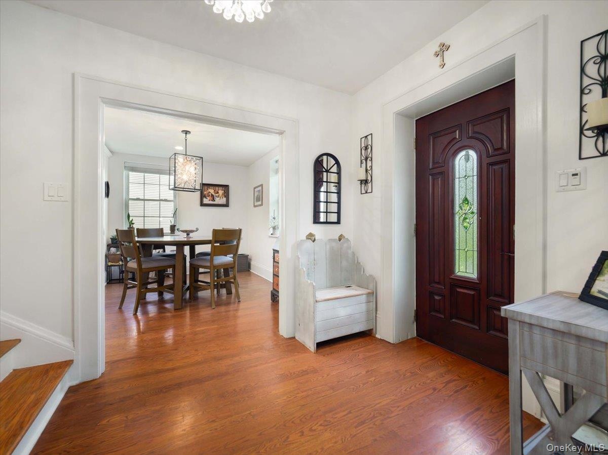 Front door entrance foyer to Living Room & Kitchen