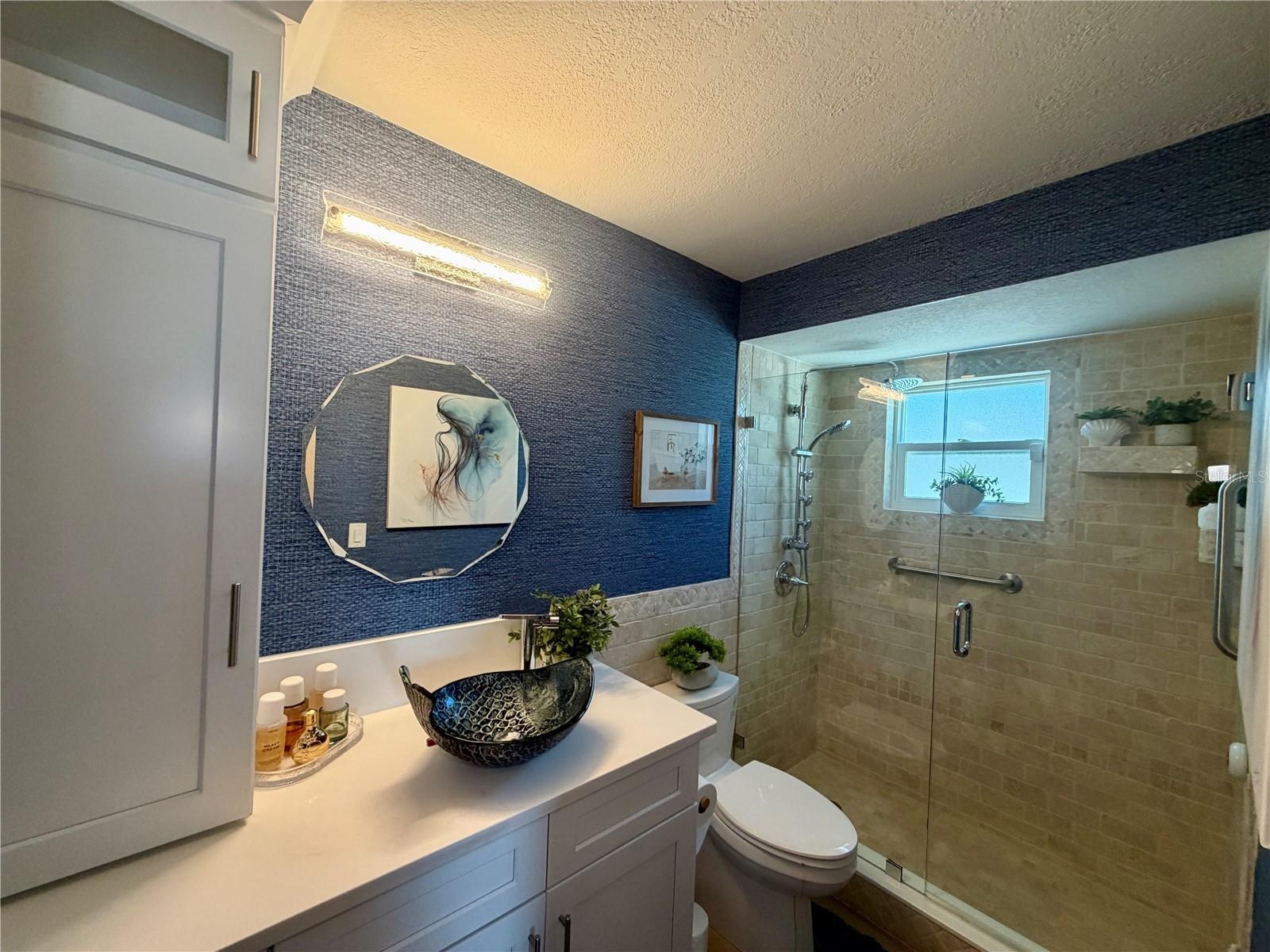 primary en-suite bathroom