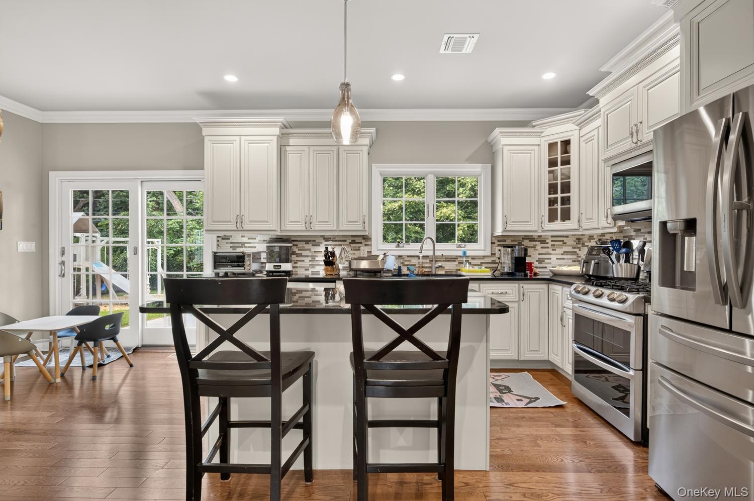 Full Kitchen with Bar Stools