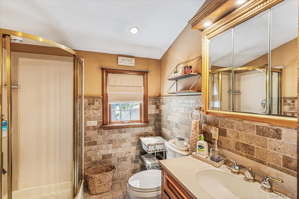2nd Floor Full Bath