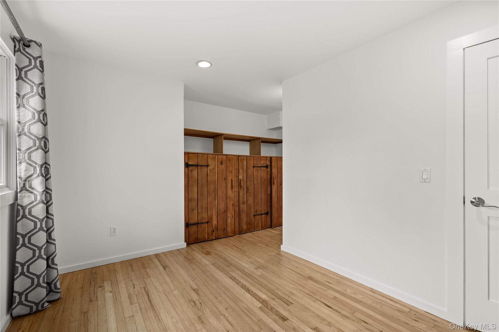 First floor Bedroom/Office w/Full bath