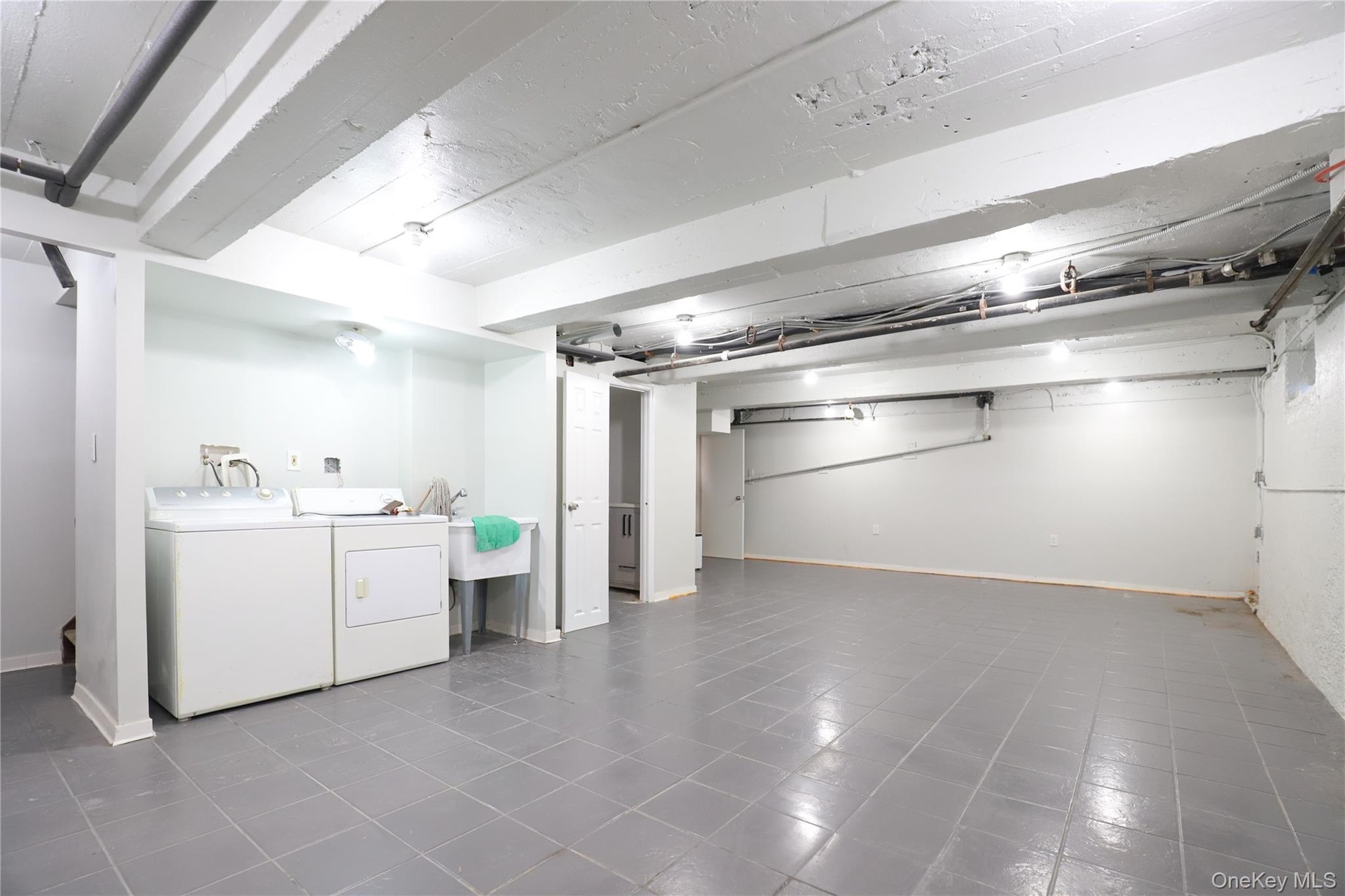 Finished basement featuring washer and dryer