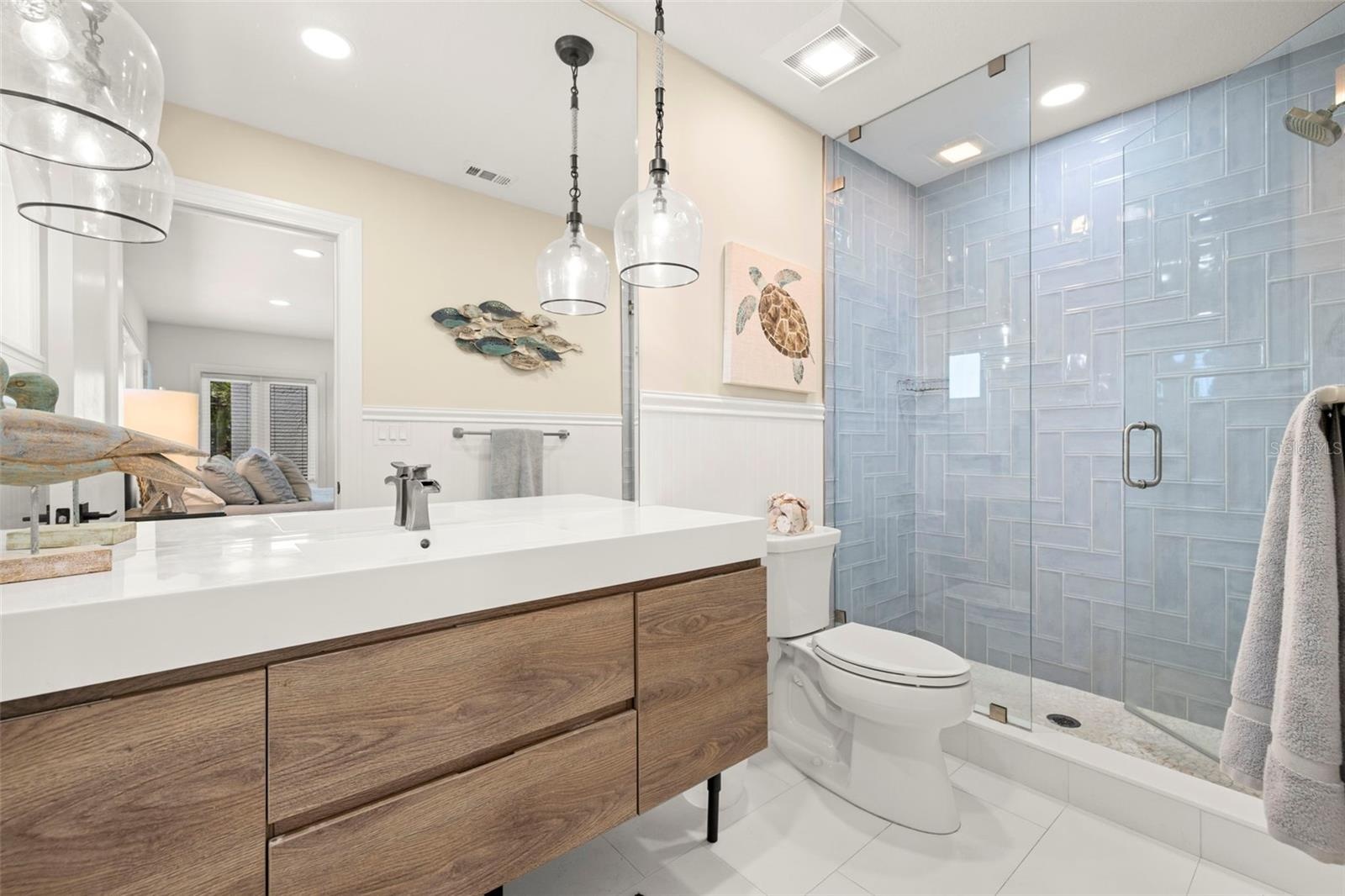 Bathroom Suite 1