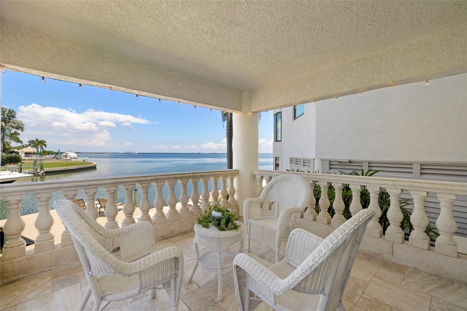 Balcony Suite 2