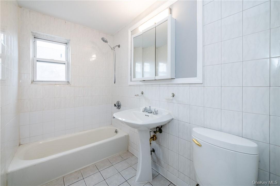 Full hall bath