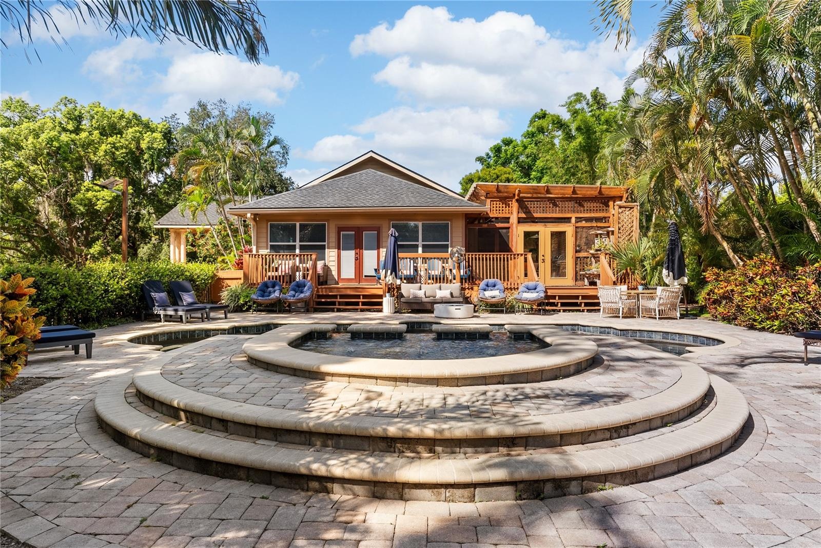 Spa & Pool Deck