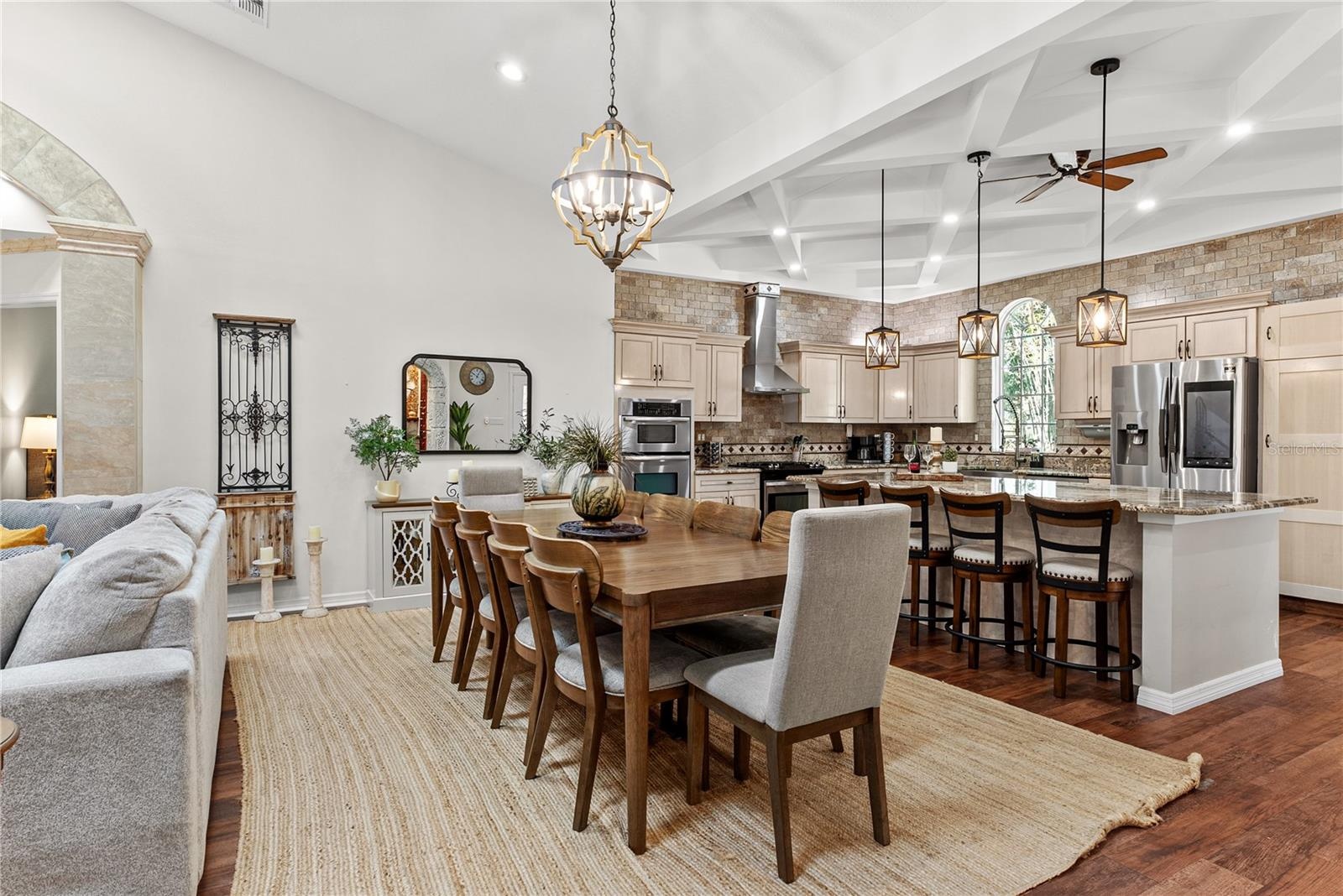 Kitchen & Dining Area