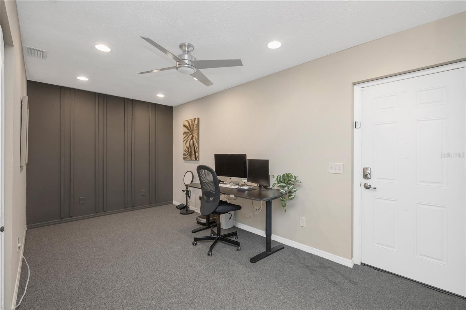3rd Car Garage Insulated A/C Bonus room - Office/Theater Room/Bed4