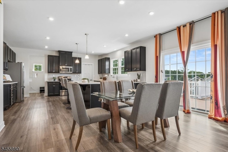 Kitchen / Breakfast Nook Area