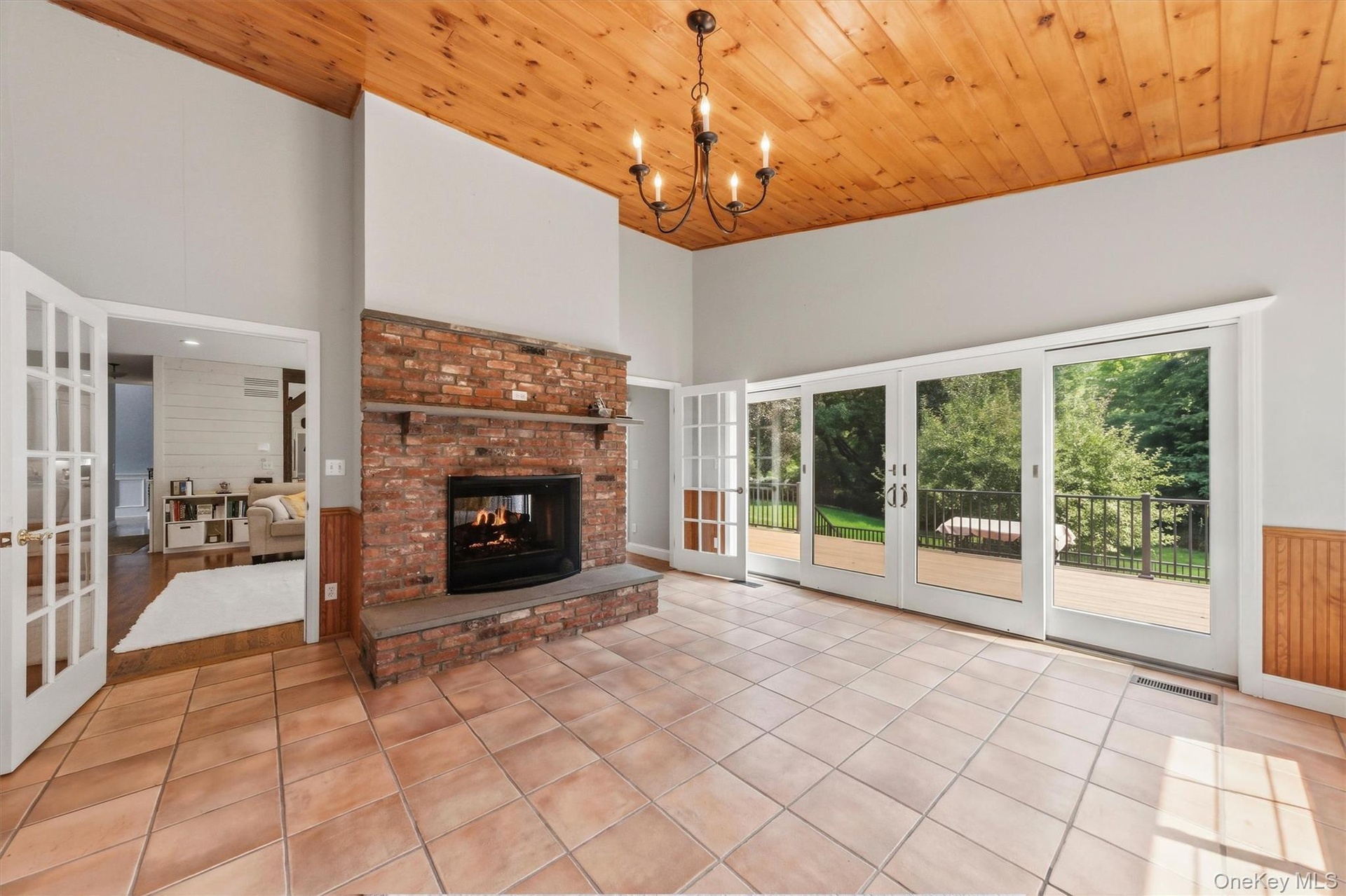 The sunporch just oozes with charm!