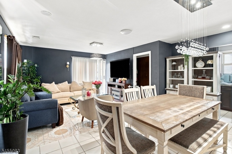 2ND FLOOR LIVING AREA