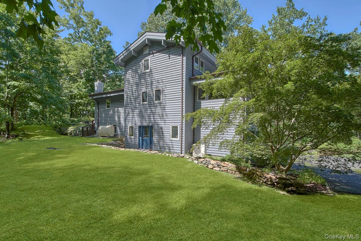 Another view of the house.