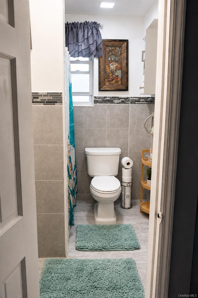 1st-floor unit, bathroom, view 2