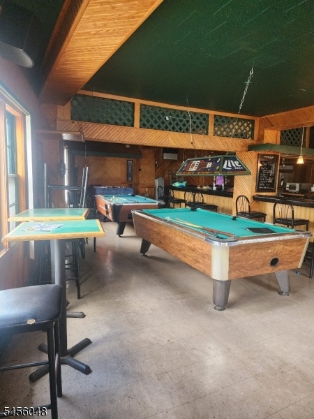 Bar/ Grill