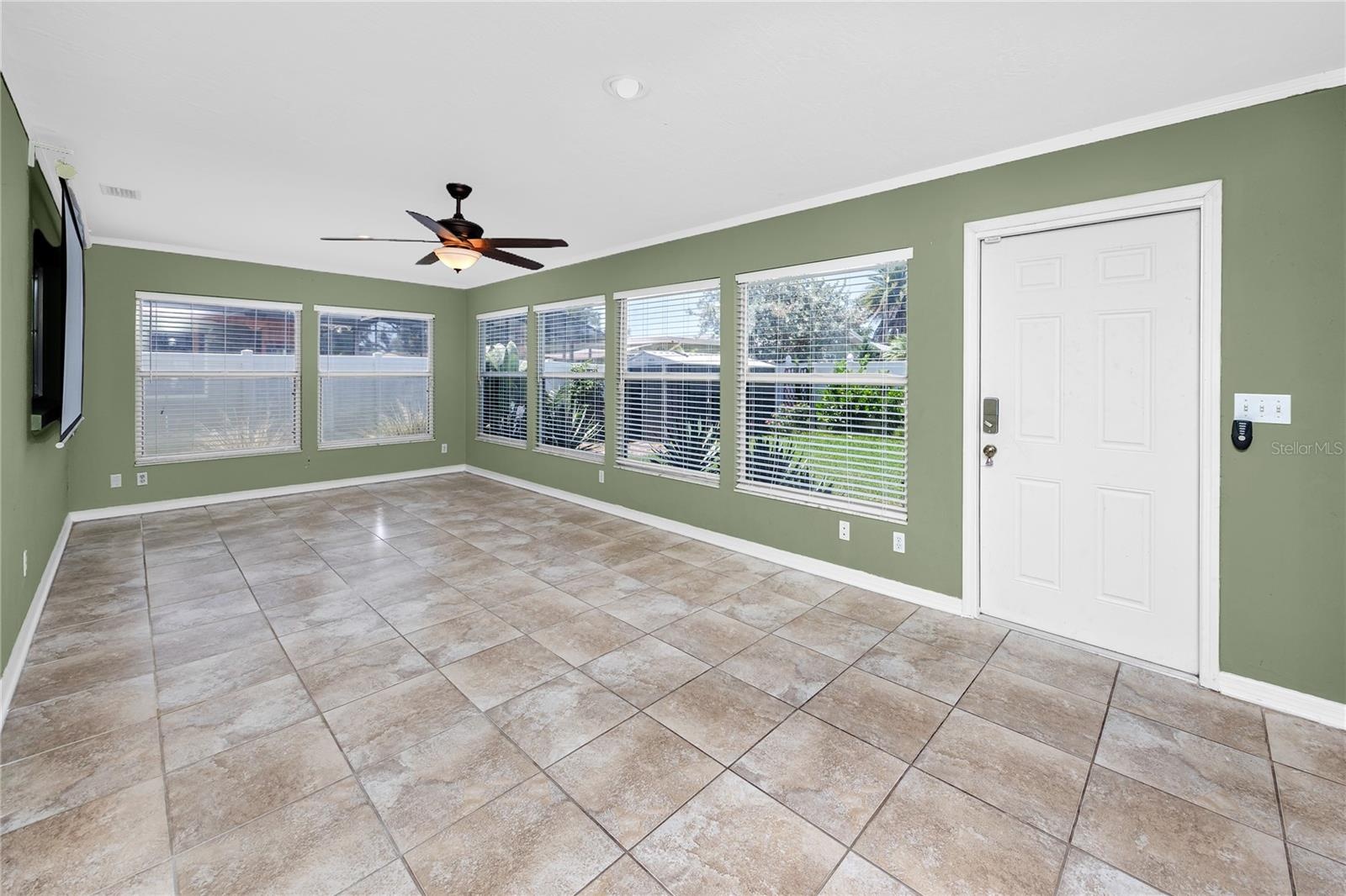 Bonus Room 26x12 leads to backyard