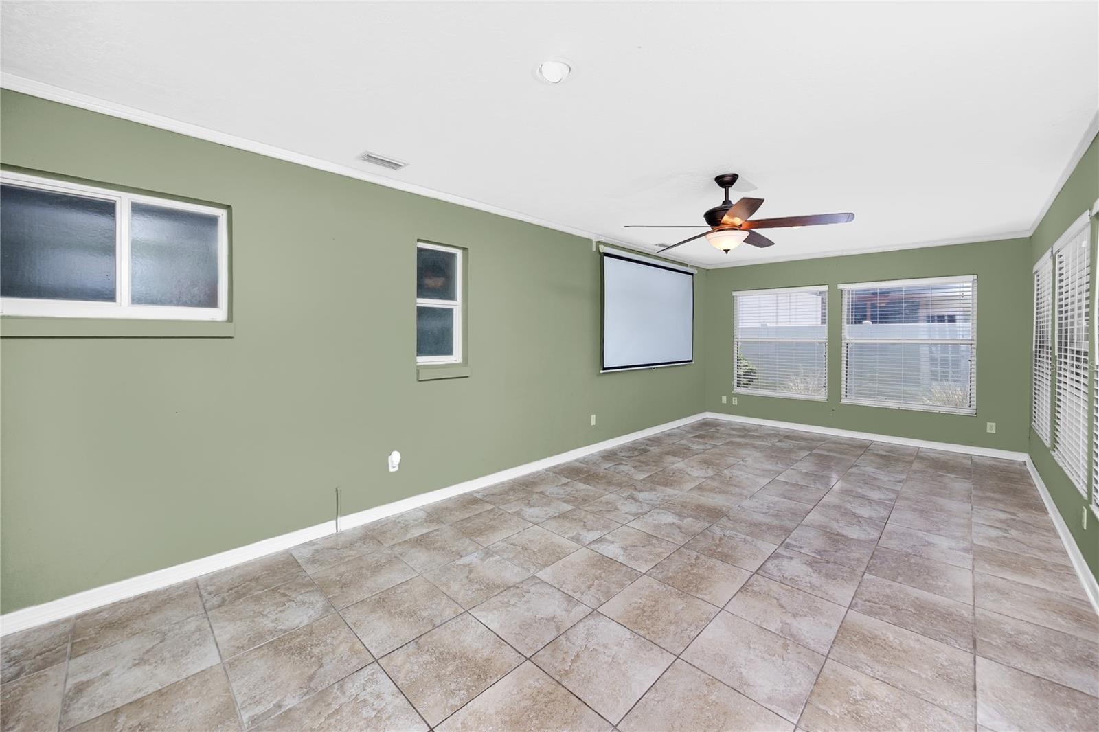 BONUS ROOM 26x12