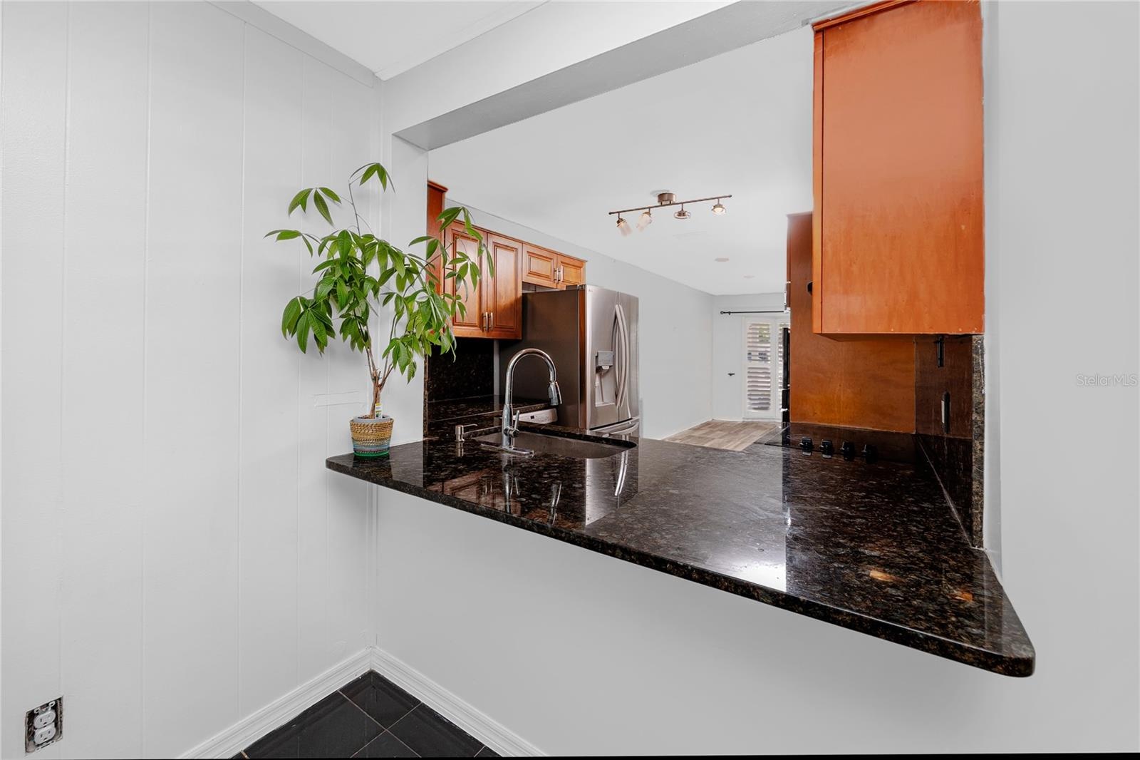 Kitchen passthru