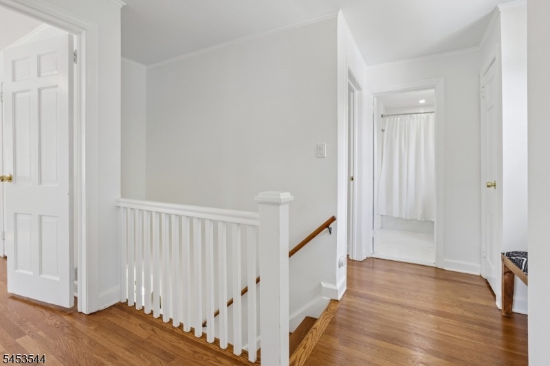 Landing 2nd Floor