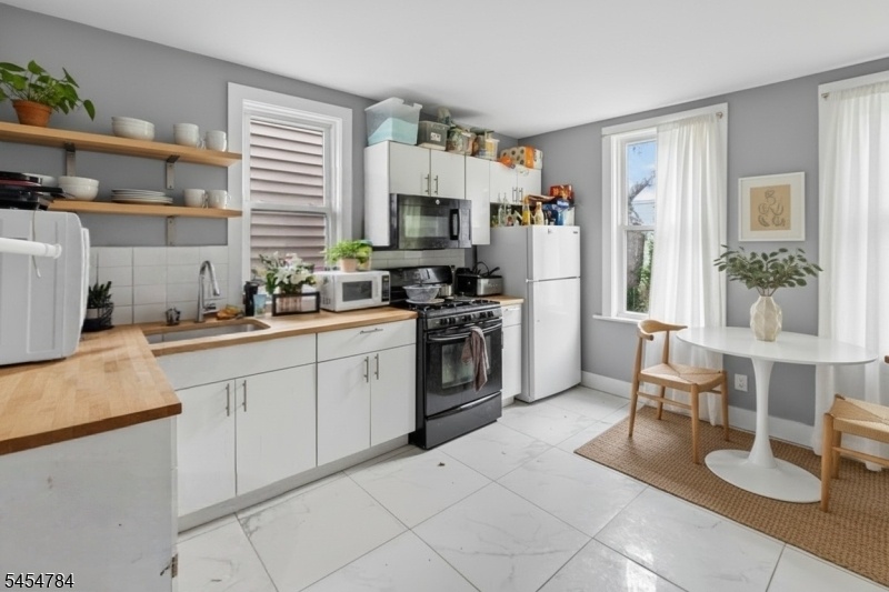 Kitchen - staged