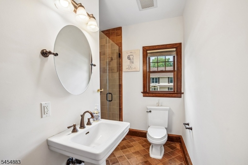 1st fl Full Bathroom