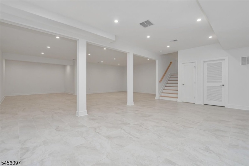 9ft Ceilings