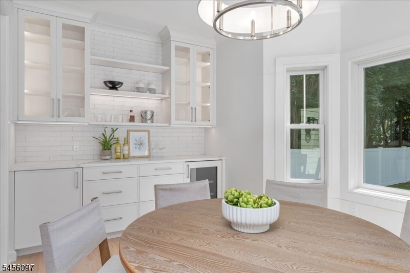 Breakfast Room (2)