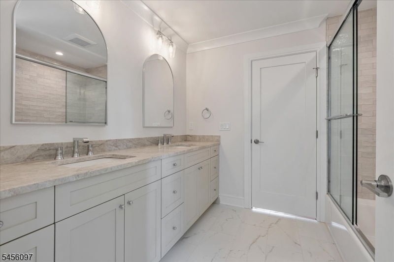 Jack n Jill Bathroom