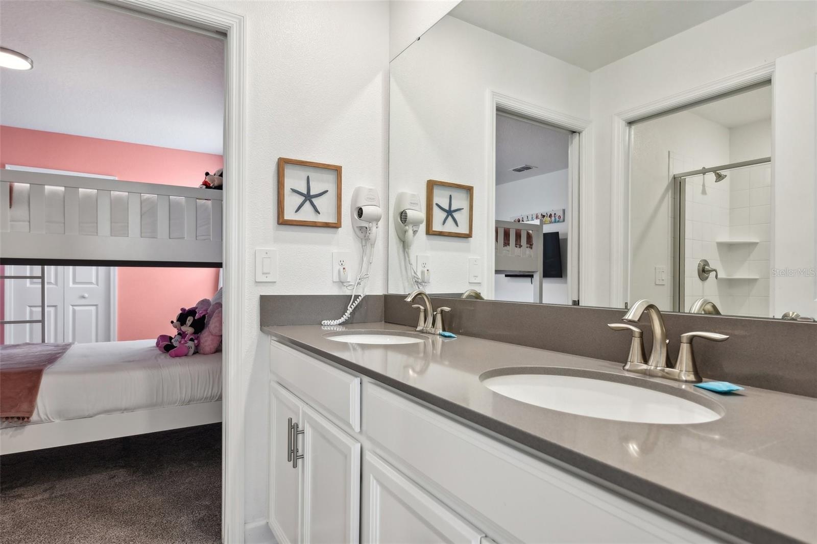 Jack and Jill bath