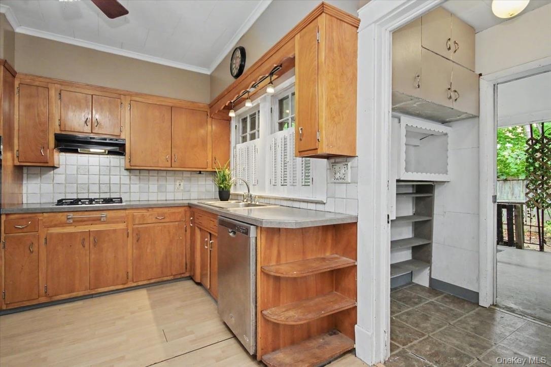 Mudroom leading to patio