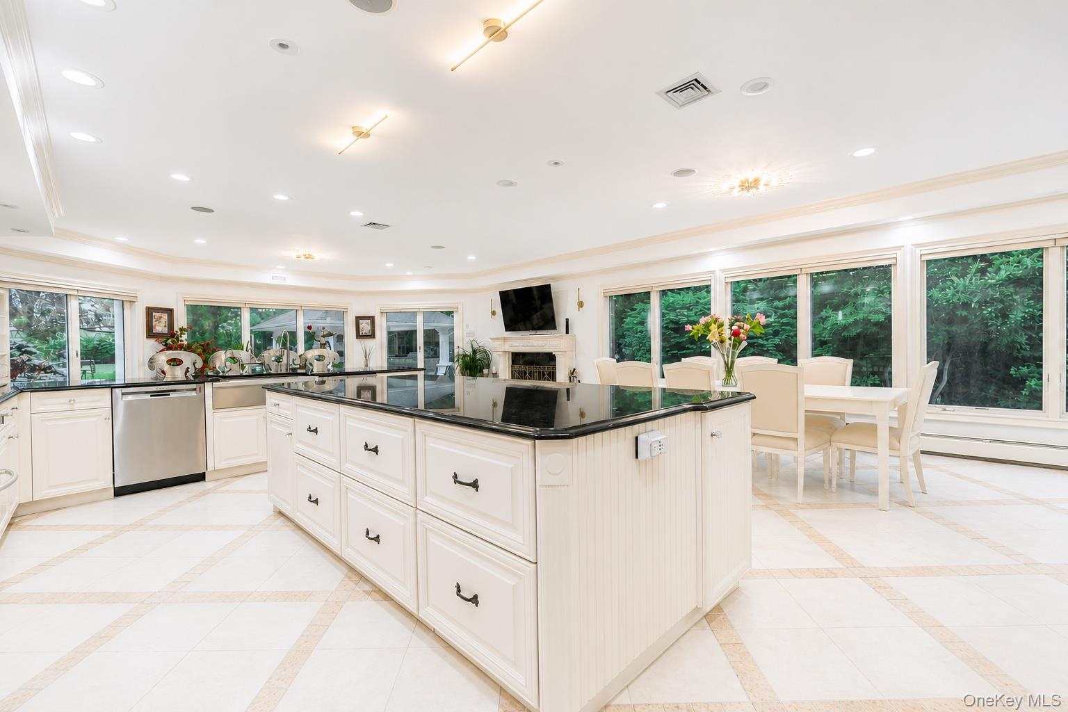 Gourmet kitchen 10 ft center island