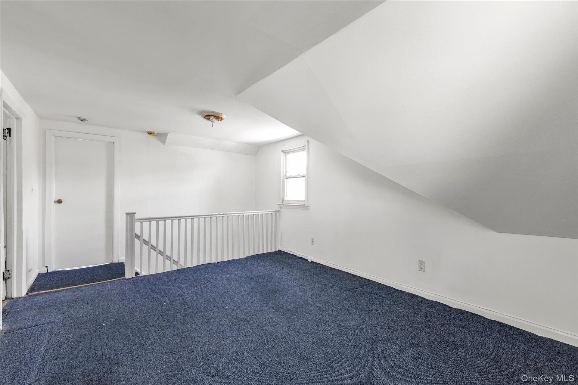 open space on 2nd floor , possible den