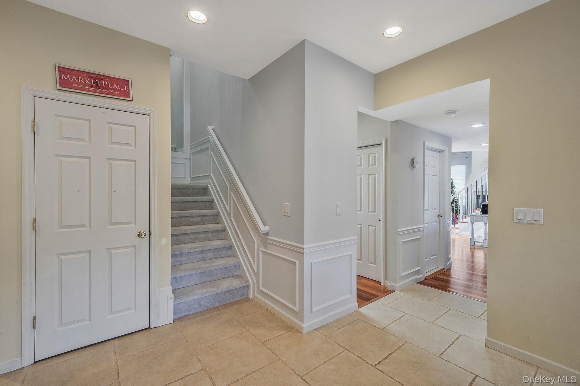 Dual staircases to 2nd floor