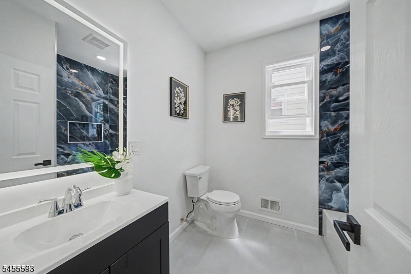 Bath 2 Apt 1