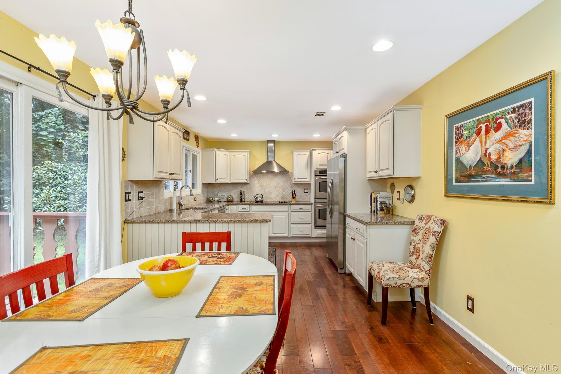 Eat-In Kitchen
