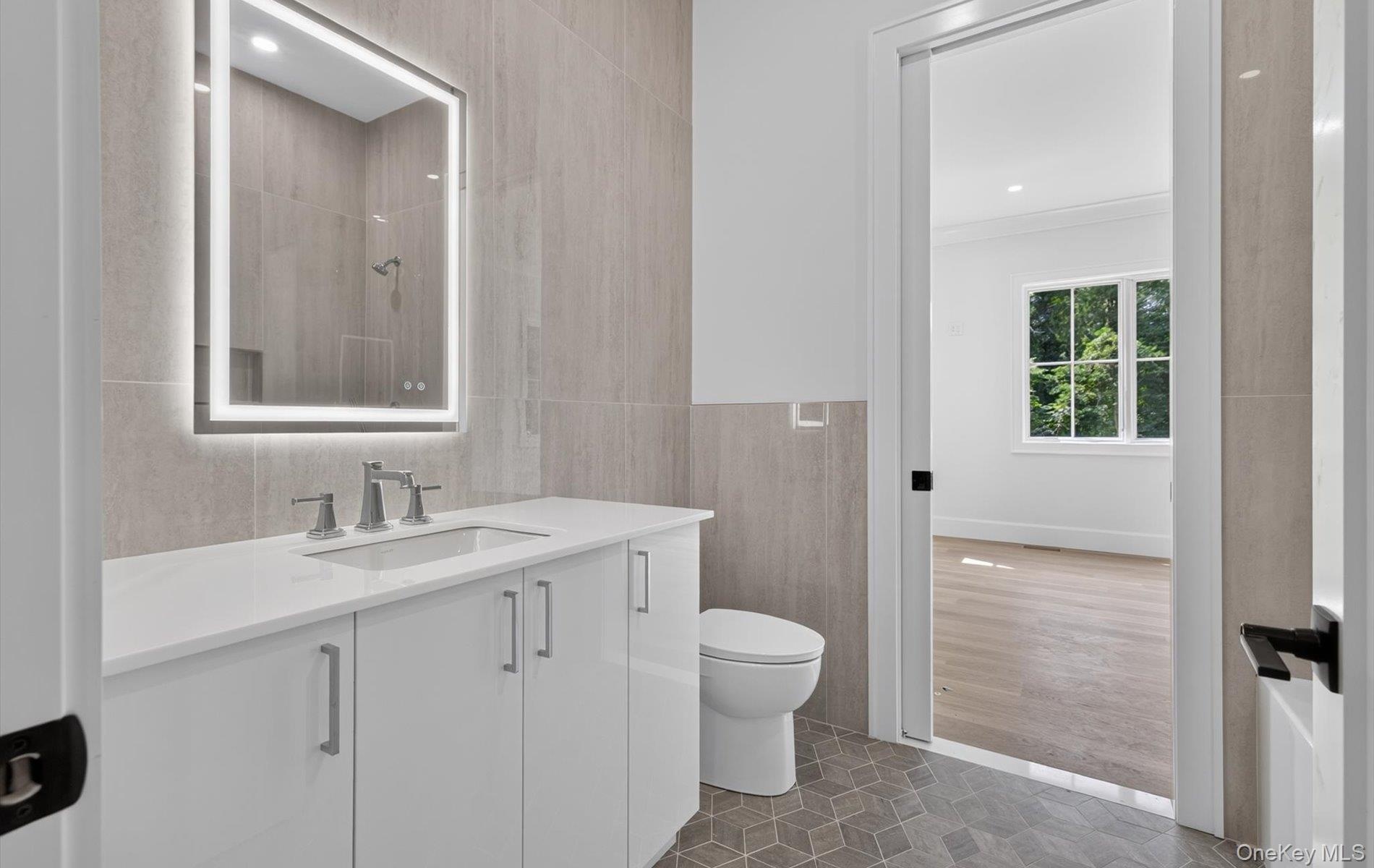 1st Fl Guest Room Full Bath