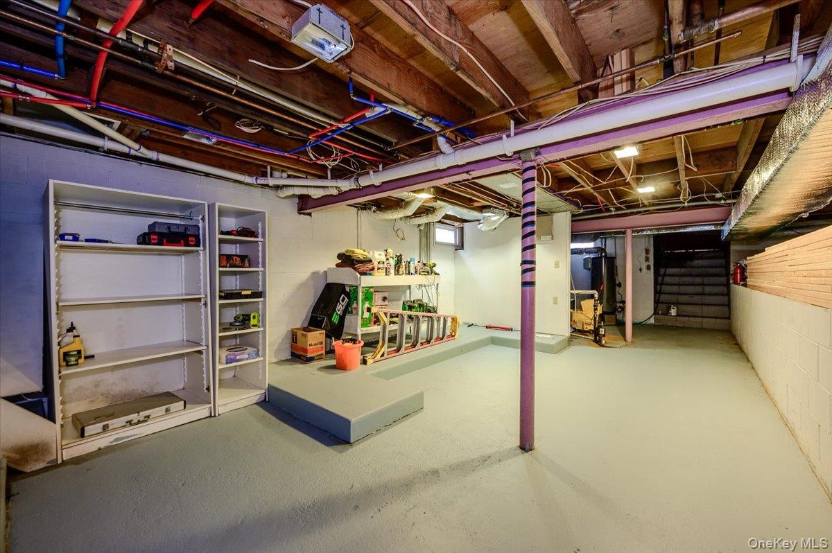 Basement w/ outside entrance