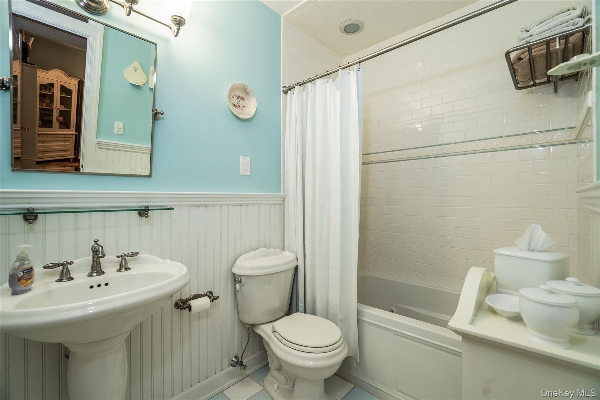 Lower level full bathroom.