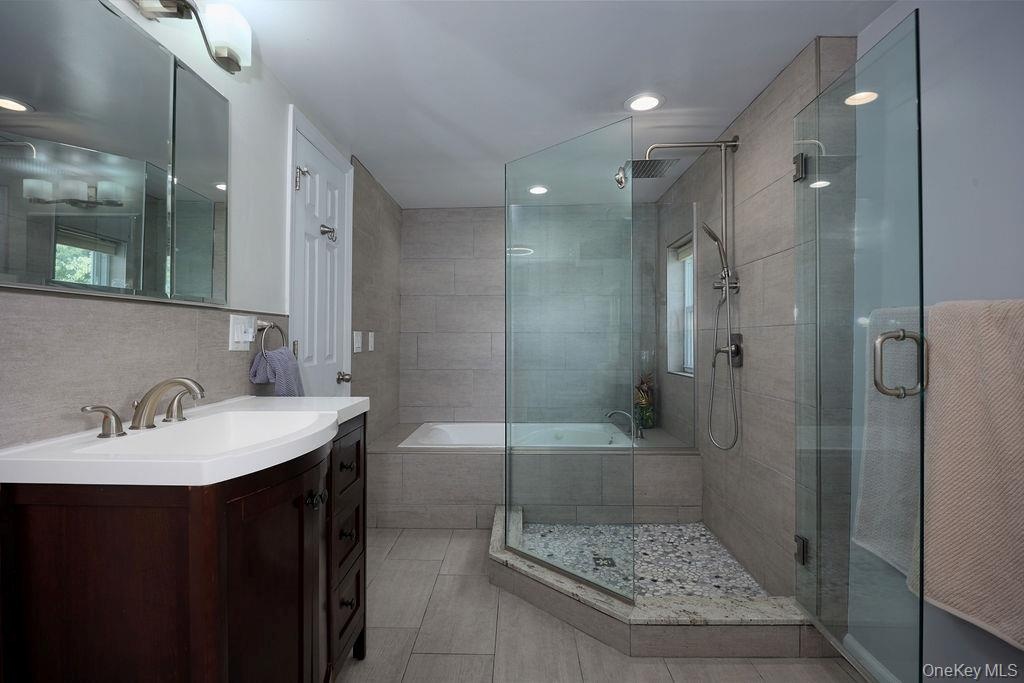 2nd Floor Bathroom