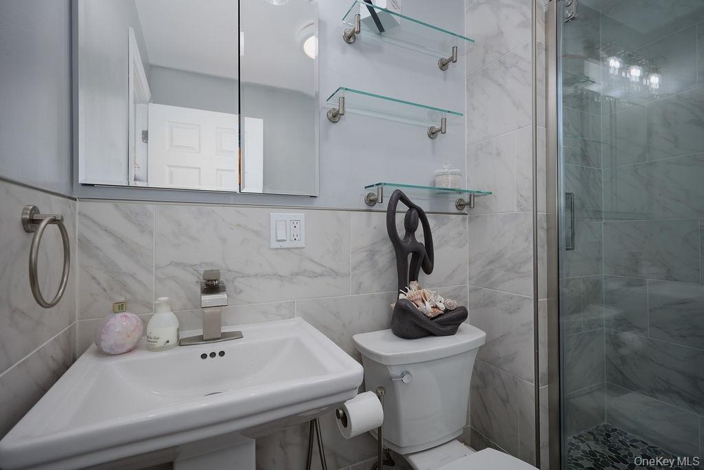 1st Floor Bathroom
