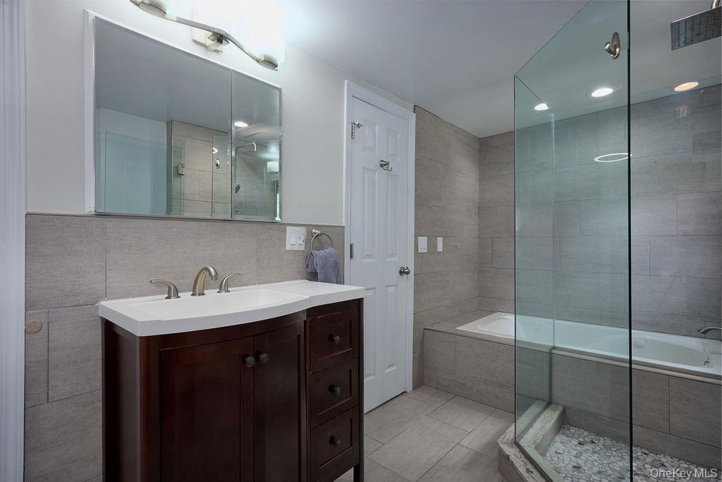 2nd Floor Bathroom