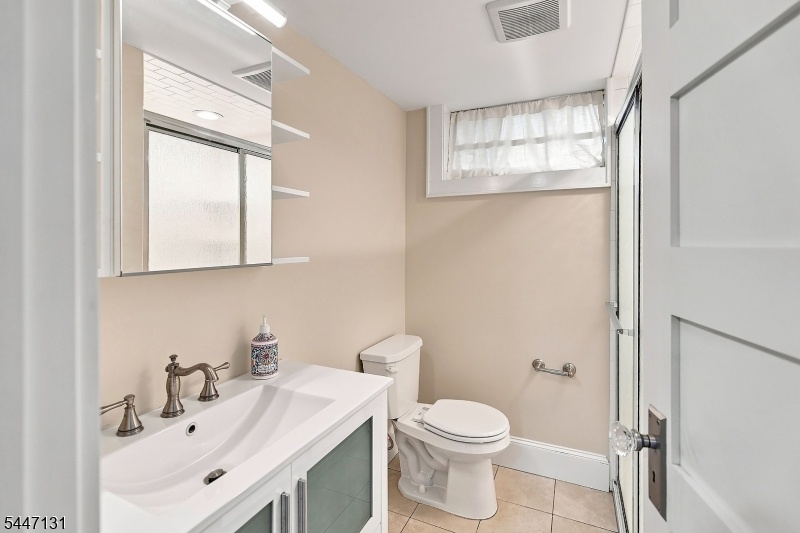 Lower Level Full Bath