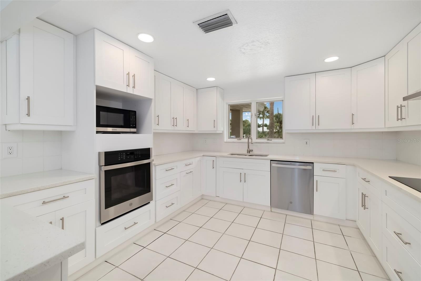 Plenty of counter space for the gourmet!