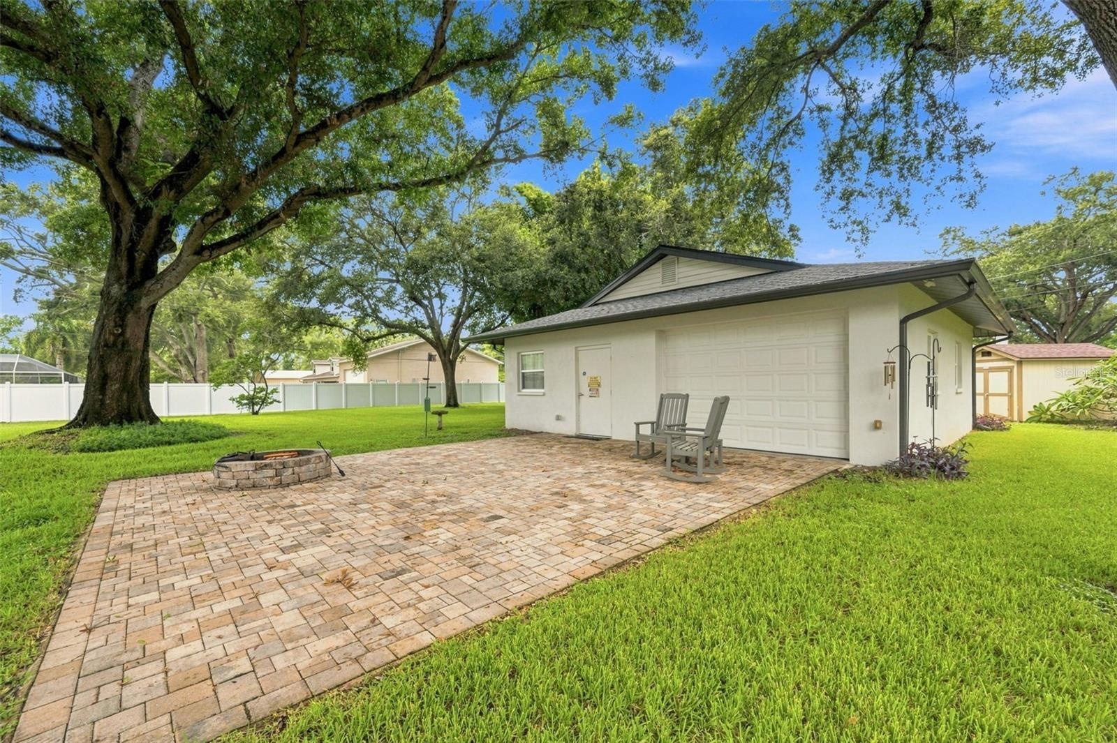 Previously used as a band practice space, thisversatile detached retreat offers endless possibilities—from a creative/art studio or home office to a f