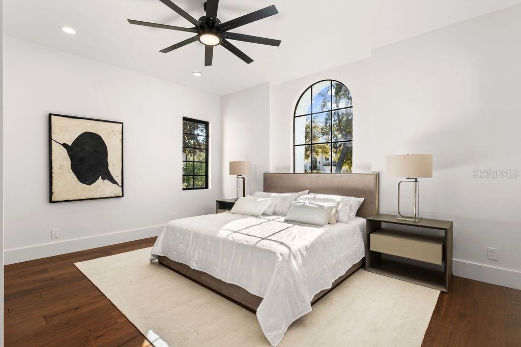 Bedroom 2 / suite/ 1st Floor