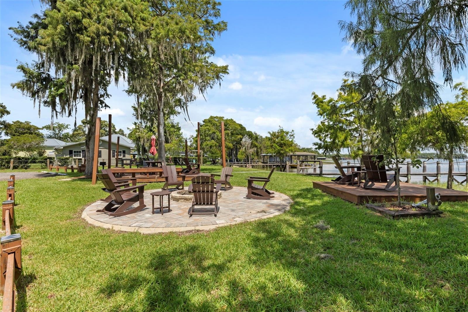 With no neighboring residence immediately on that side, the park creates an unusually open and private setting, allowing the lake, sky, and natural su